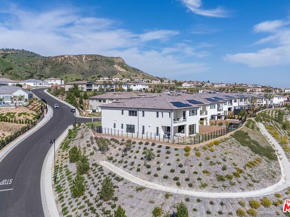 20668 W Hummingbird Court, Porter Ranch CA 91326