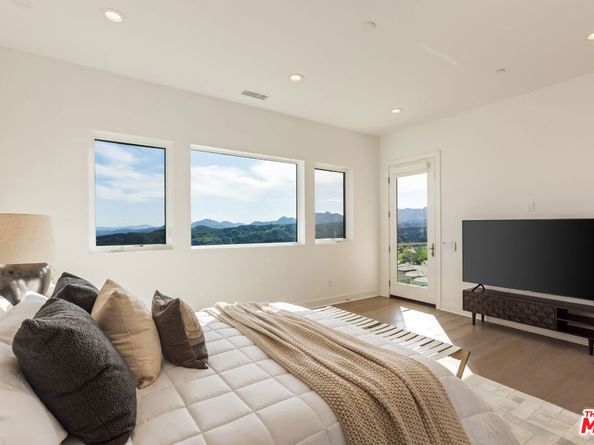 20668 W Hummingbird Court, Porter Ranch CA 91326
