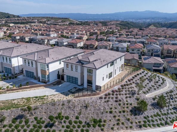 20668 W Hummingbird Court, Porter Ranch CA 91326