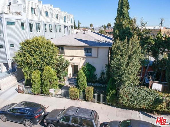 1140 N Beachwood Drive, Los Angeles CA 90038