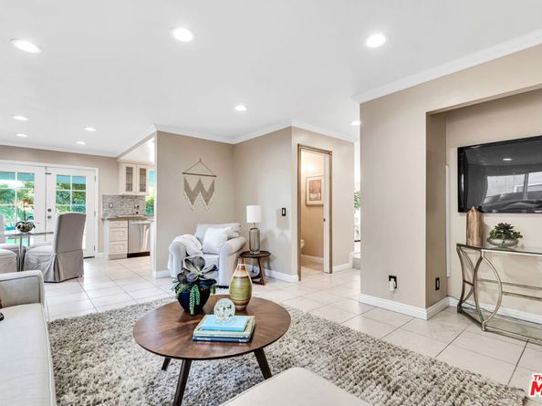 8333 Topeka Drive, Northridge CA 91324