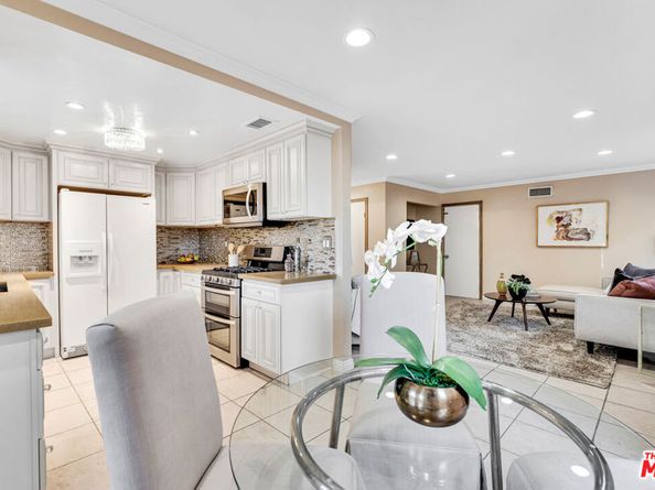 8333 Topeka Drive, Northridge CA 91324