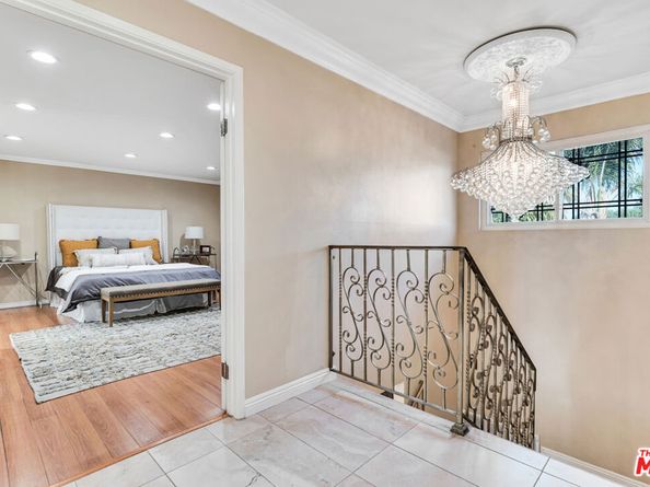 8333 Topeka Drive, Northridge CA 91324