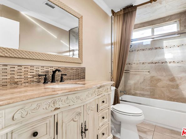 8333 Topeka Drive, Northridge CA 91324