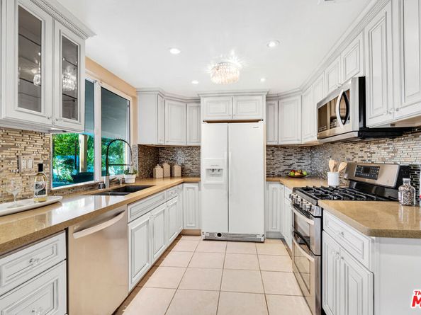 8333 Topeka Drive, Northridge CA 91324