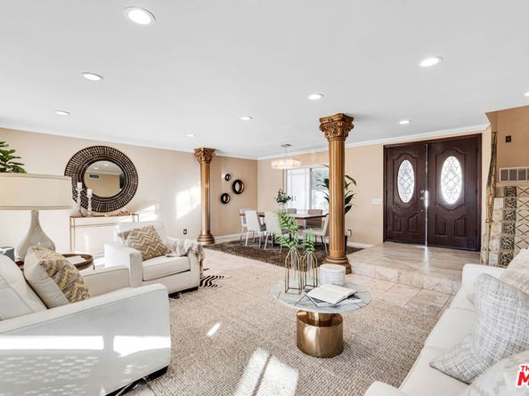 8333 Topeka Drive, Northridge CA 91324