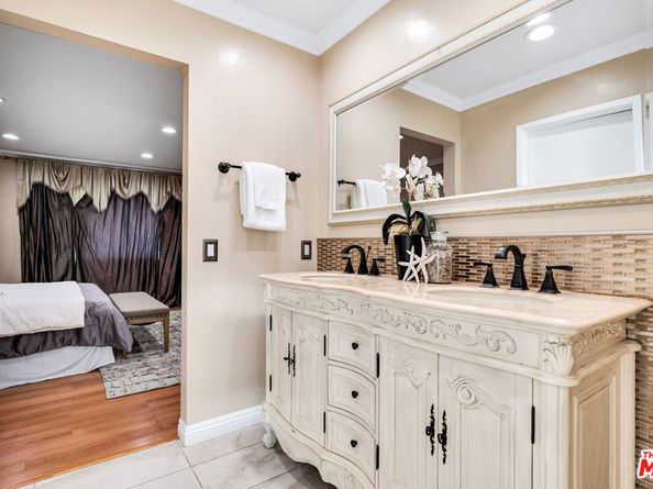 8333 Topeka Drive, Northridge CA 91324