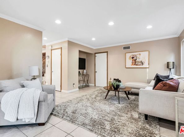 8333 Topeka Drive, Northridge CA 91324