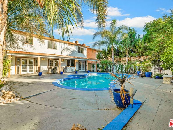 8333 Topeka Drive, Northridge CA 91324