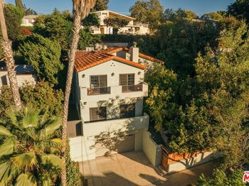 816 Hyperion Avenue