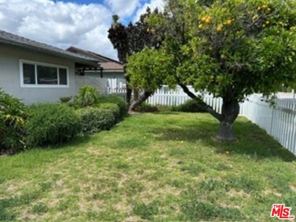 9419 Haskell Avenue, North Hills CA 91343