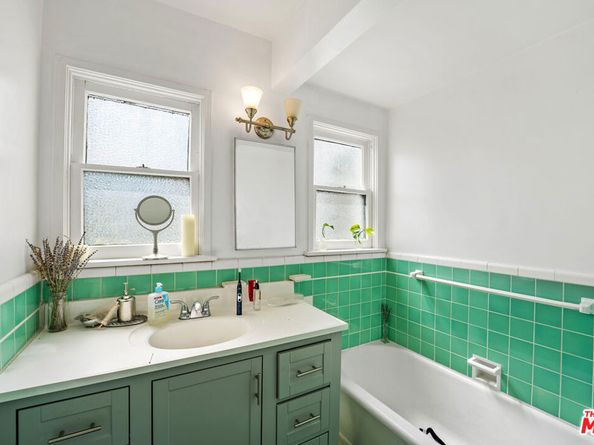 1122 S Sycamore Avenue, Los Angeles CA 90019