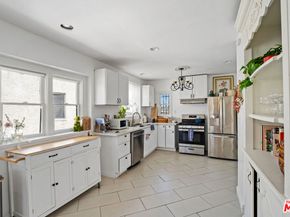 1122 S Sycamore Avenue, Los Angeles CA 90019