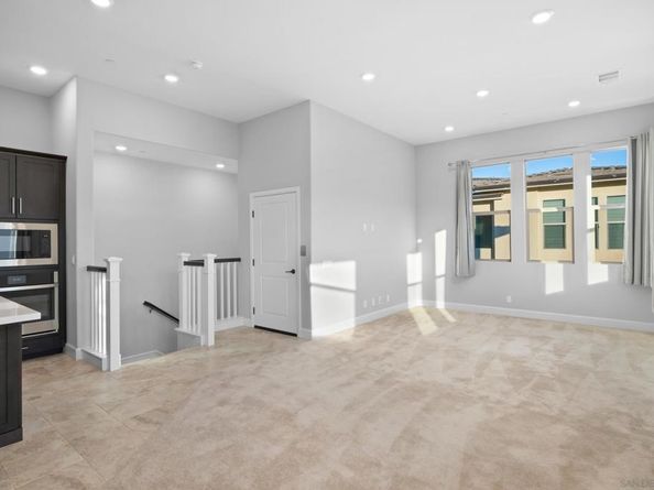 16750 Coyote Bush Dr 61, San Diego CA 92127