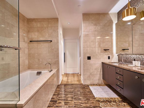 900 W Olympic Boulevard 32F, Los Angeles CA 90015