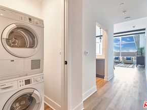 900 W Olympic Boulevard 32F, Los Angeles CA 90015