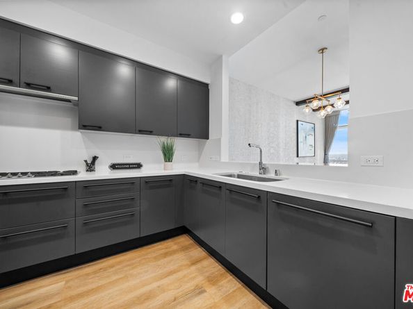 900 W Olympic Boulevard 32F, Los Angeles CA 90015