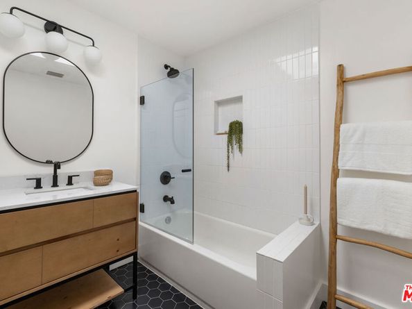 1338 Mccollum Street, Los Angeles CA 90026