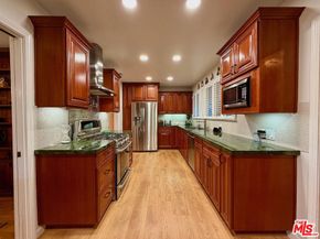 13957 Chandler Boulevard, Sherman Oaks CA 91401