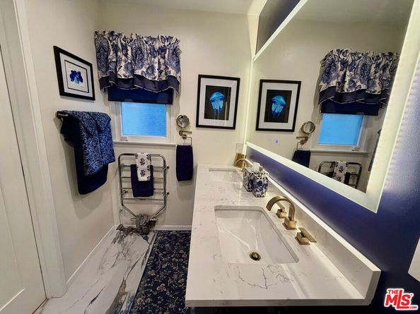 13957 Chandler Boulevard, Sherman Oaks CA 91401