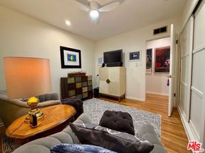 13957 Chandler Boulevard, Sherman Oaks CA 91401