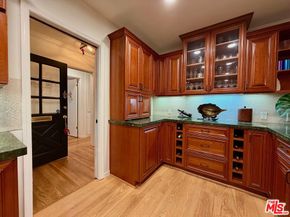 13957 Chandler Boulevard, Sherman Oaks CA 91401