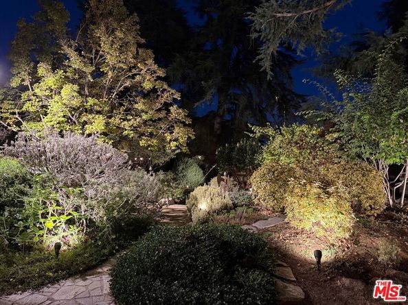 13957 Chandler Boulevard, Sherman Oaks CA 91401