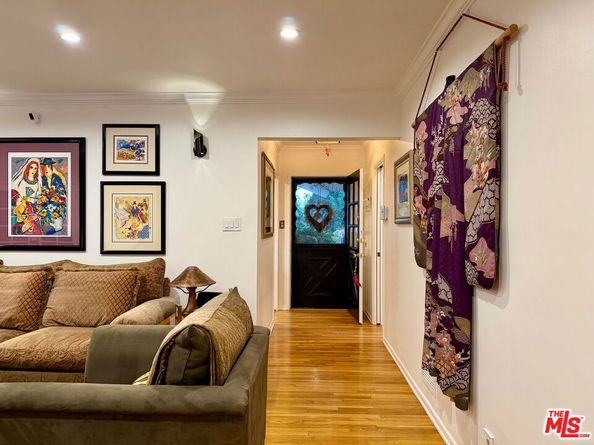 13957 Chandler Boulevard, Sherman Oaks CA 91401