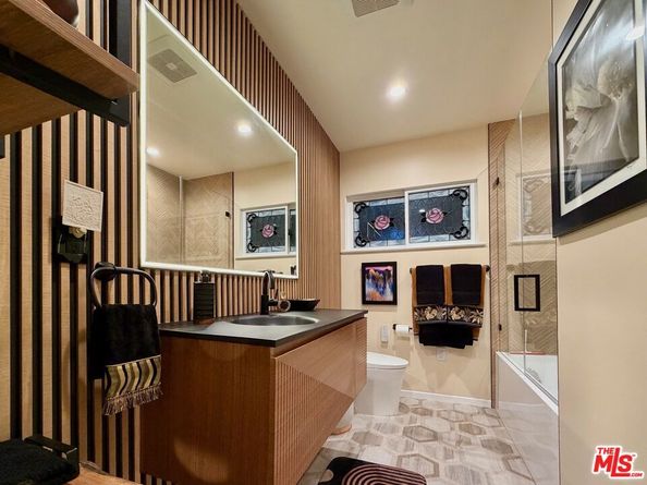 13957 Chandler Boulevard, Sherman Oaks CA 91401