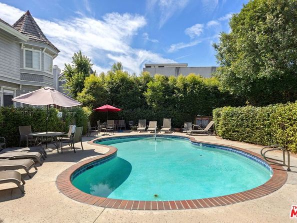 18135 Burbank Boulevard 8, Tarzana CA 91356