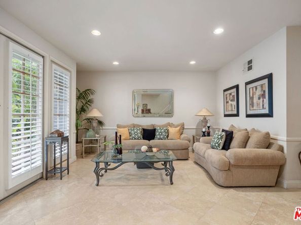 18135 Burbank Boulevard 8, Tarzana CA 91356