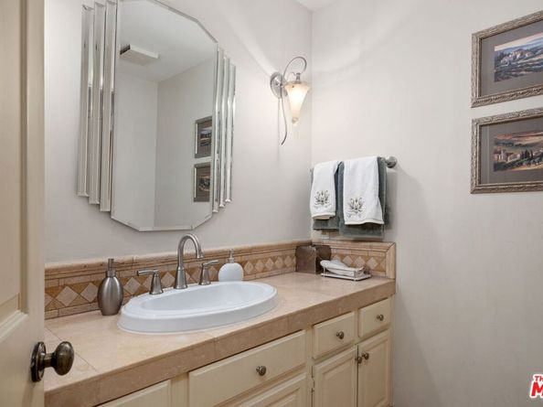 18135 Burbank Boulevard 8, Tarzana CA 91356