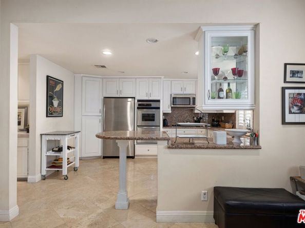 18135 Burbank Boulevard 8, Tarzana CA 91356