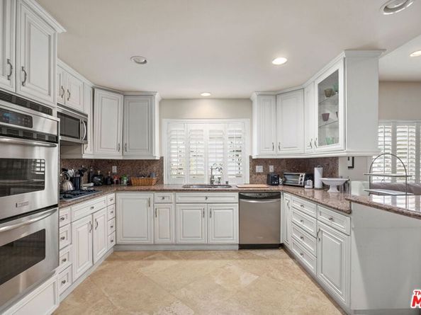 18135 Burbank Boulevard 8, Tarzana CA 91356