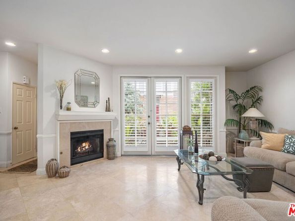 18135 Burbank Boulevard 8, Tarzana CA 91356