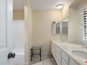 18135 Burbank Boulevard 8, Tarzana CA 91356