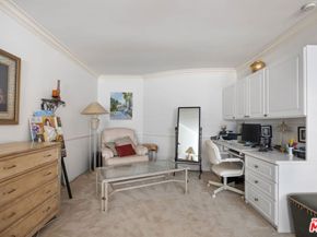 18135 Burbank Boulevard 8, Tarzana CA 91356