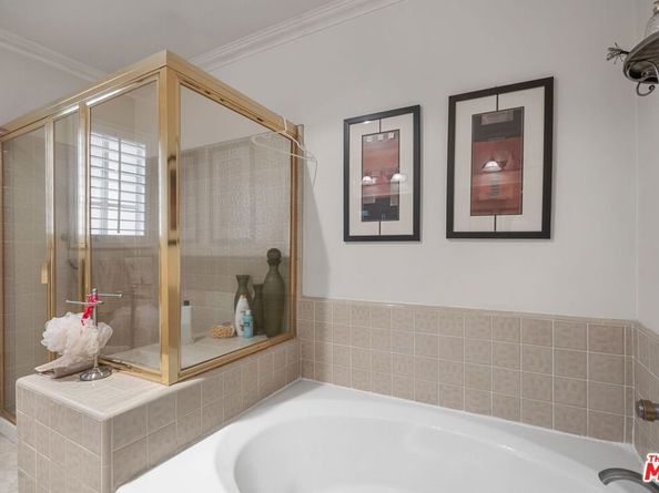 18135 Burbank Boulevard 8, Tarzana CA 91356