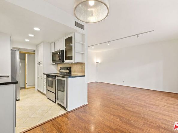 1131 Alta Loma Road 106, West Hollywood CA 90069