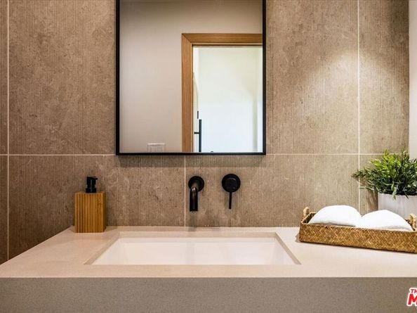 1930 Kemper Street, Los Angeles CA 90065