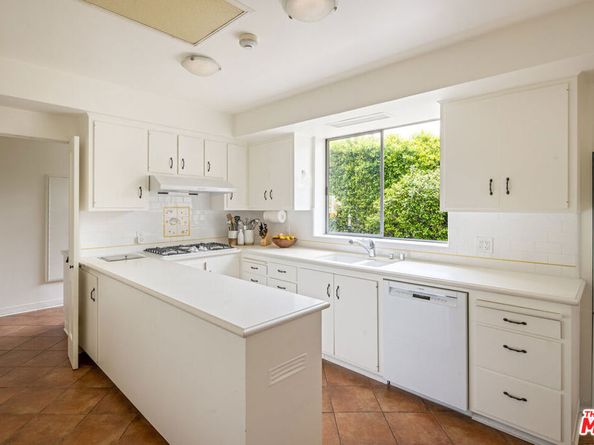 205 Georgina Avenue, Santa Monica CA 90402