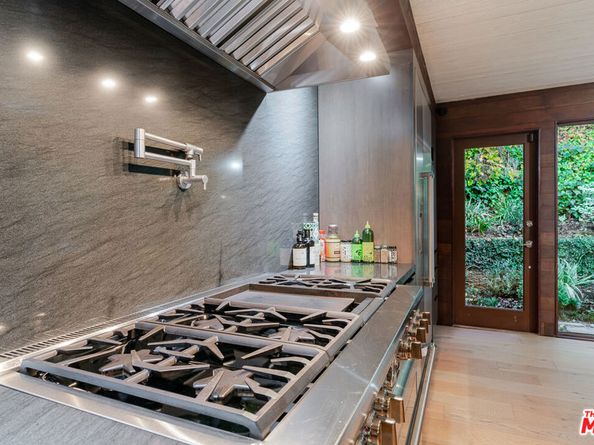 9624 Yoakum Drive, Beverly Hills CA 90210