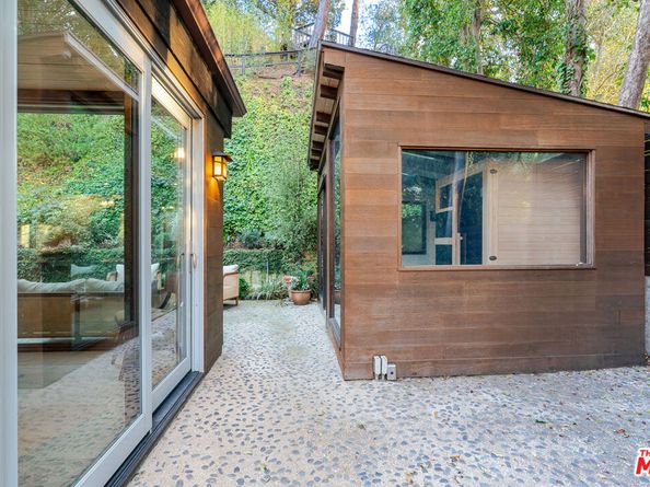 9624 Yoakum Drive, Beverly Hills CA 90210