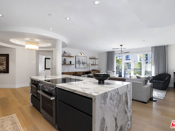 122 N Clark Drive 306, West Hollywood CA 90048