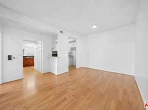 533 S St Andrews Place 203, Los Angeles CA 90020