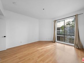 533 S St Andrews Place 203, Los Angeles CA 90020