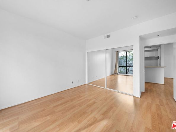 533 S St Andrews Place 203, Los Angeles CA 90020