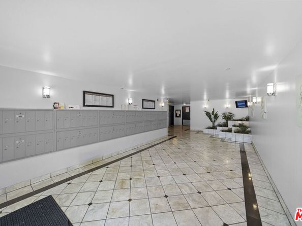 533 S St Andrews Place 203, Los Angeles CA 90020