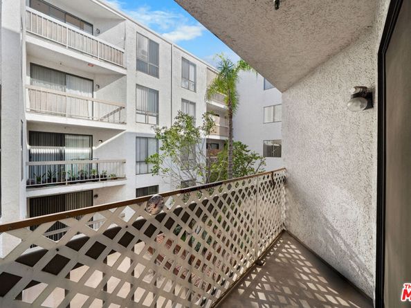 533 S St Andrews Place 203, Los Angeles CA 90020