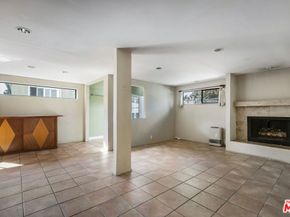 1017 Pearl Street E, Santa Monica CA 90405
